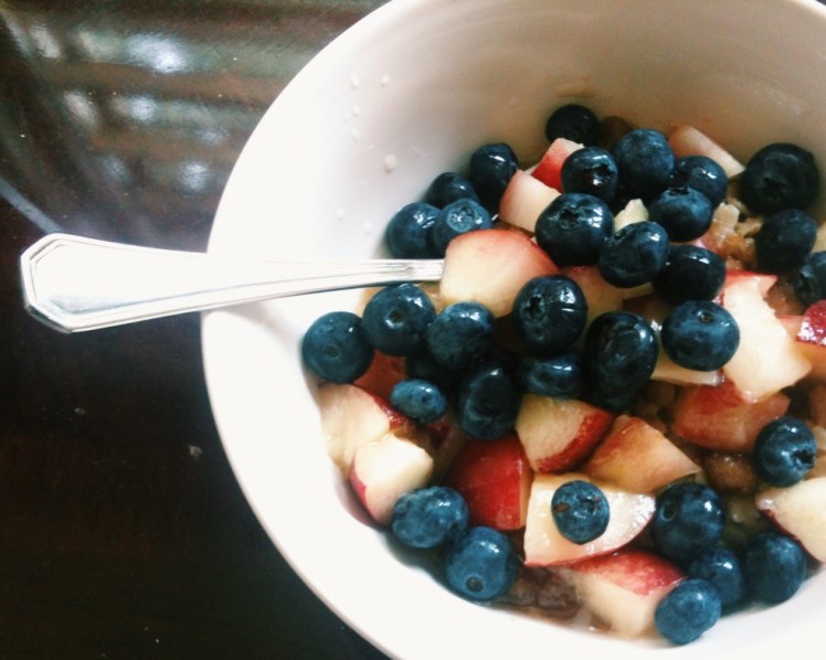 Old-fashioned oatmeal with fresh fruit is a good breakfast on a budget